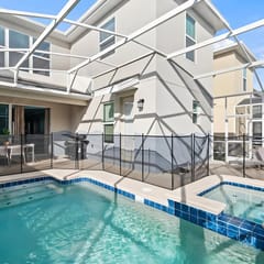 Family home w/ hot tub & pool