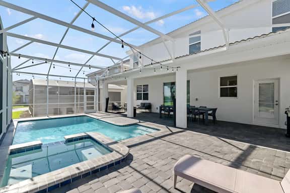 8BR family home - pool & resort access - Image 1