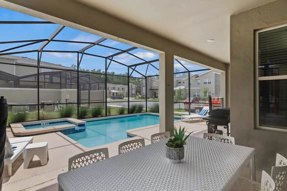 6BR Large family villa w/ pool, spa & playroom