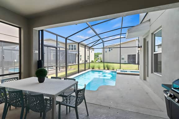 5BR themed home w/ pool, lake & gym access