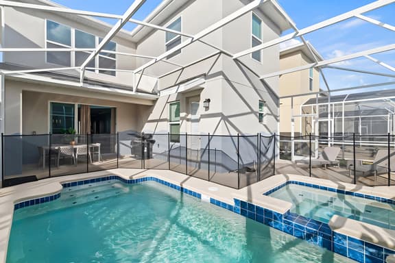 5BR home w/ pool, hot tub & lazy river access