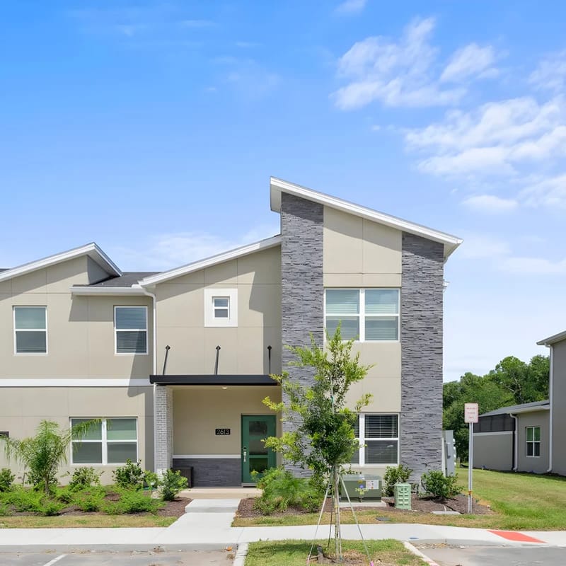 5BR lake view home w/ pool & resort perks